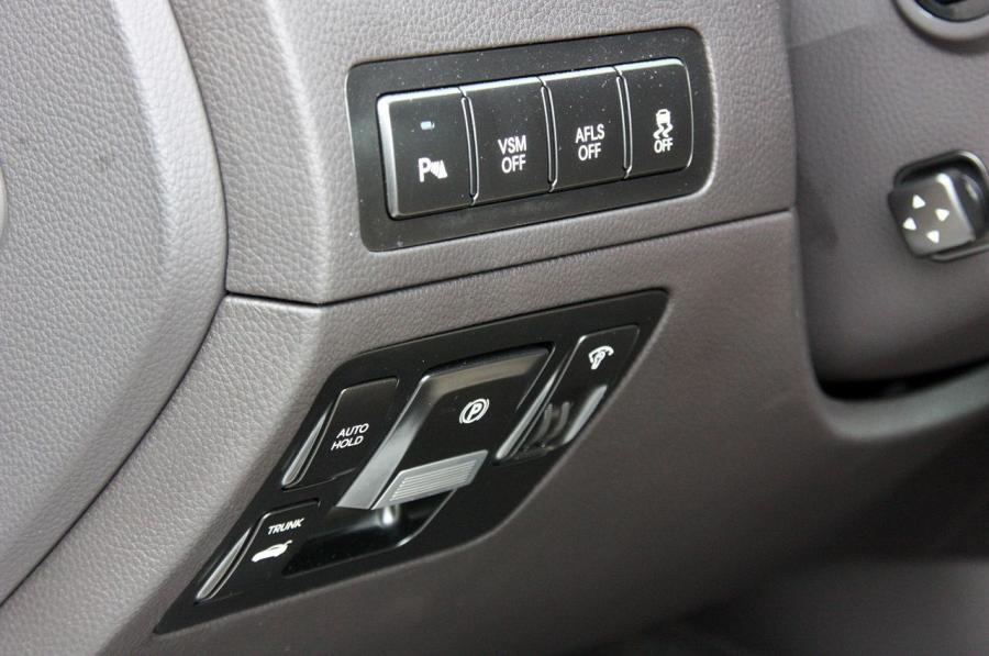  Hyundai Equus Ultimate 2011 года  (фото 25 из 119)